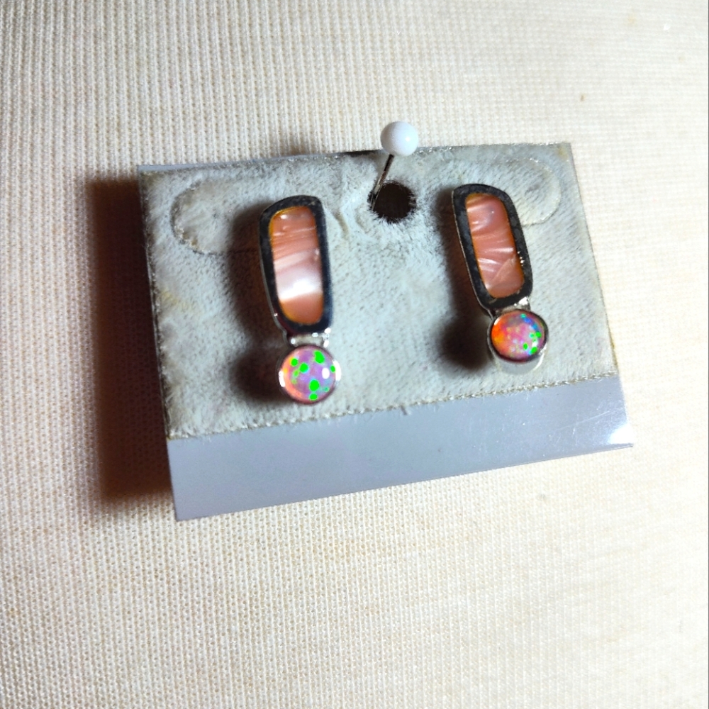 Elegant Dainty Opal & Pink Mother Of Pearl NEarrings Set In Sterling Silver Nwot